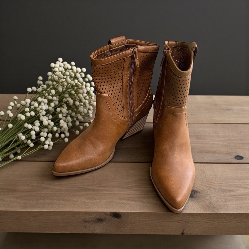 DV by Dolce Vita Kirby Ankle Boots Brown Tan Sz 5 Women's Pointy New